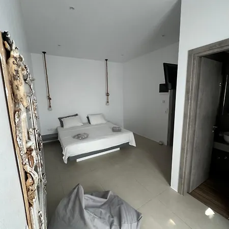 Hotel Madaky *
