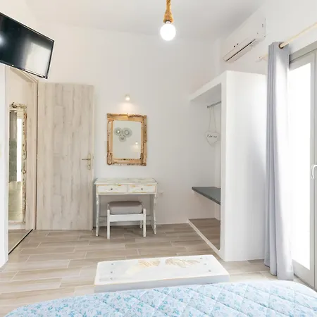 Madaky Hotel Naoussa