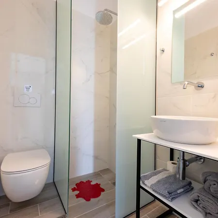 Madaky Hotel *