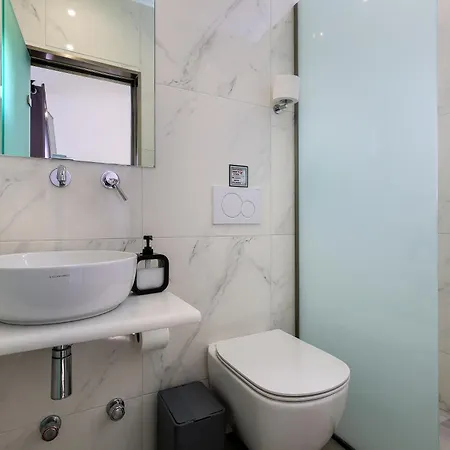 Madaky מלון נאוסה