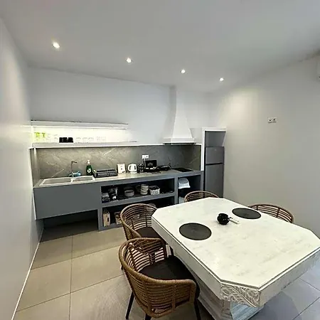 Madaky Hotel