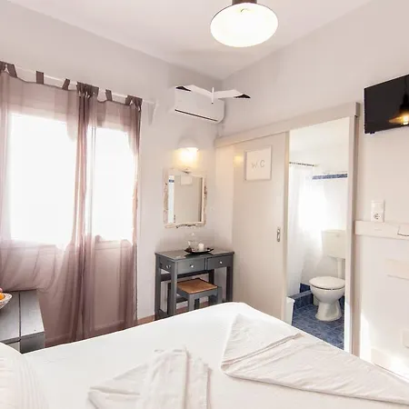 מלון Madaky נאוסה